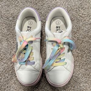 art class White Kids Sneakers with Pastel Rainbow Laces